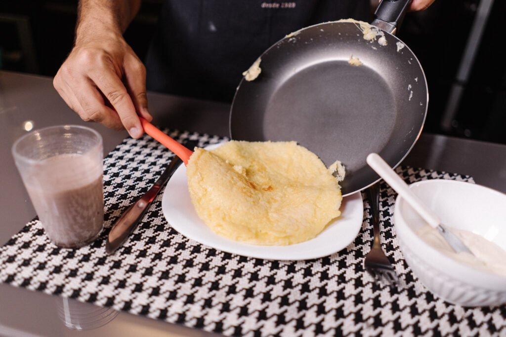 Receita de Pão de queijo de frigideira.