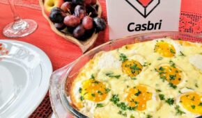 Receita de Páscoa: Batatas Assadas com Cebola e Ovos Caipiras