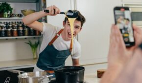Receitas TikTok: Perfis com receitas fáceis para sua dieta