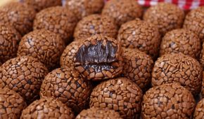 Brigadeiro com gema de ovo? Aprenda esse truque