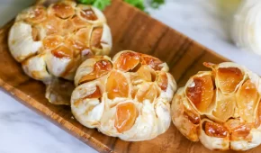 Alho Assado na Air Fryer (e uma receita de molho de alho espetacular!)