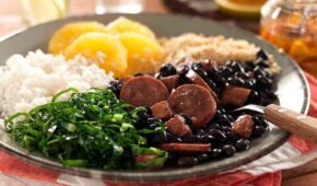 Feijoada pelo Brasil: Como o prato muda em cada região