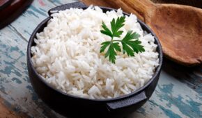 Arroz alho e manteiga: receita simples, saborosa e perfeita para qualquer refeição
